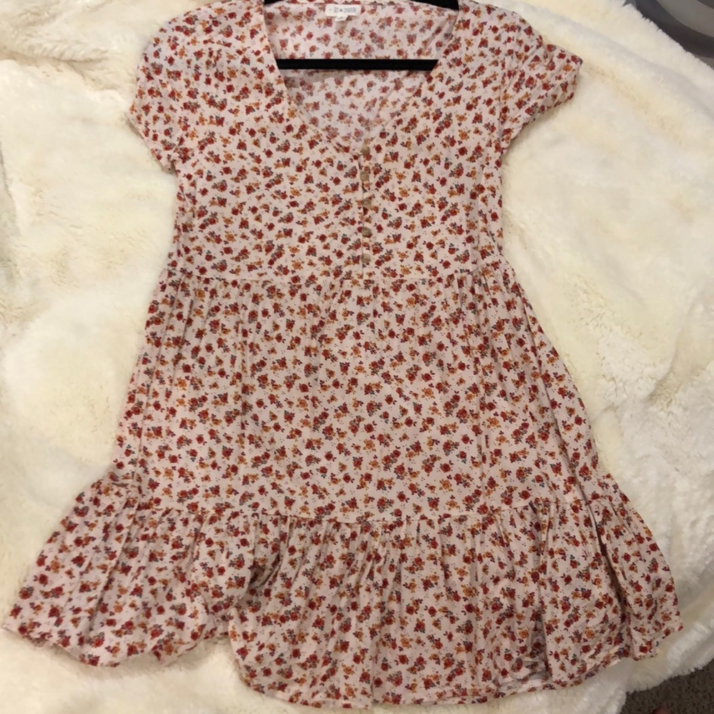 Super cute flowy dress with flowers
